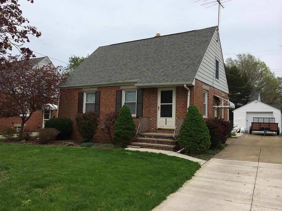 1st image of 359 Hawthorne St