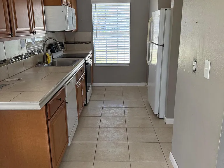 1456 SE Rivergreen Cir — Photo 4