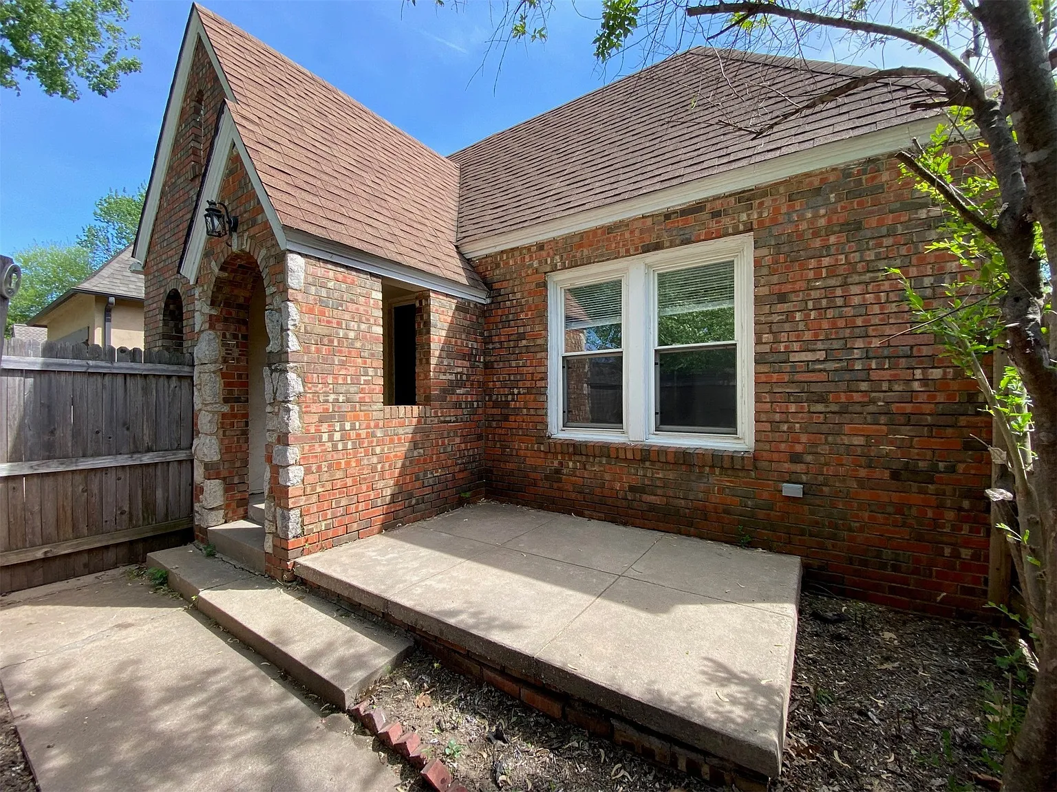 1 bed, 1.0 bath, 814 sqft, $1,050 — Photo 1