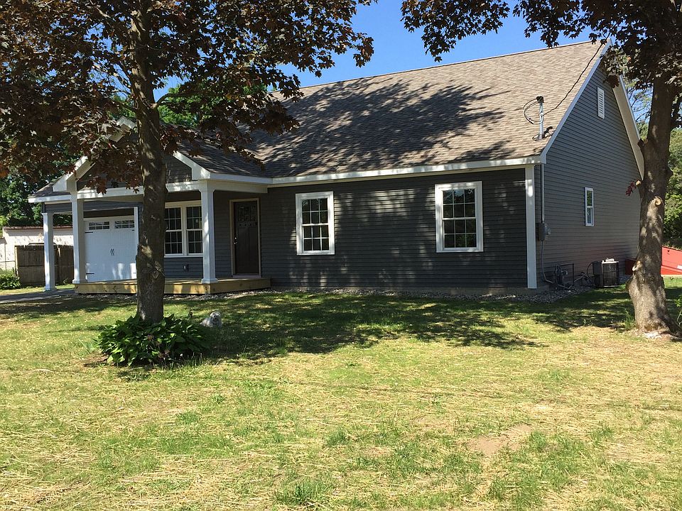 2nd image of 4 Cheryl Dr
