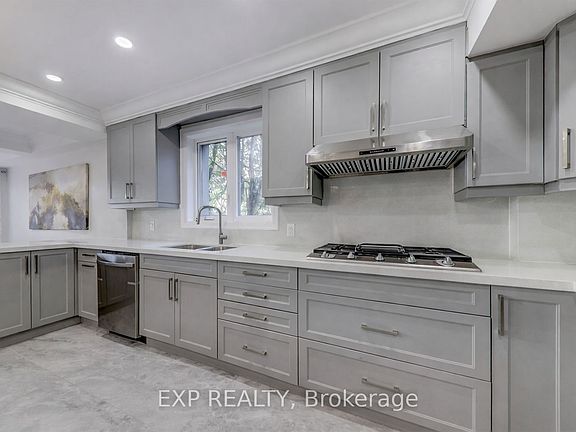 4th image of 44 Tower Dr