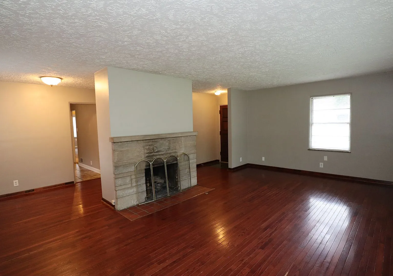 Spacious 3 Bedroom Indianapolis Home! — Photo 4