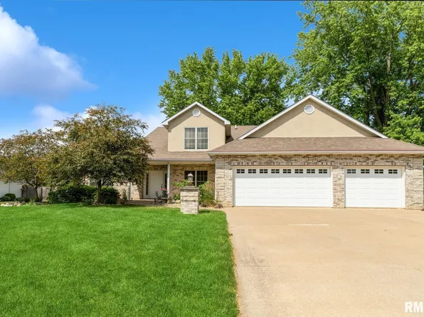 317 Circle Dr, Riverdale, IA 52722
