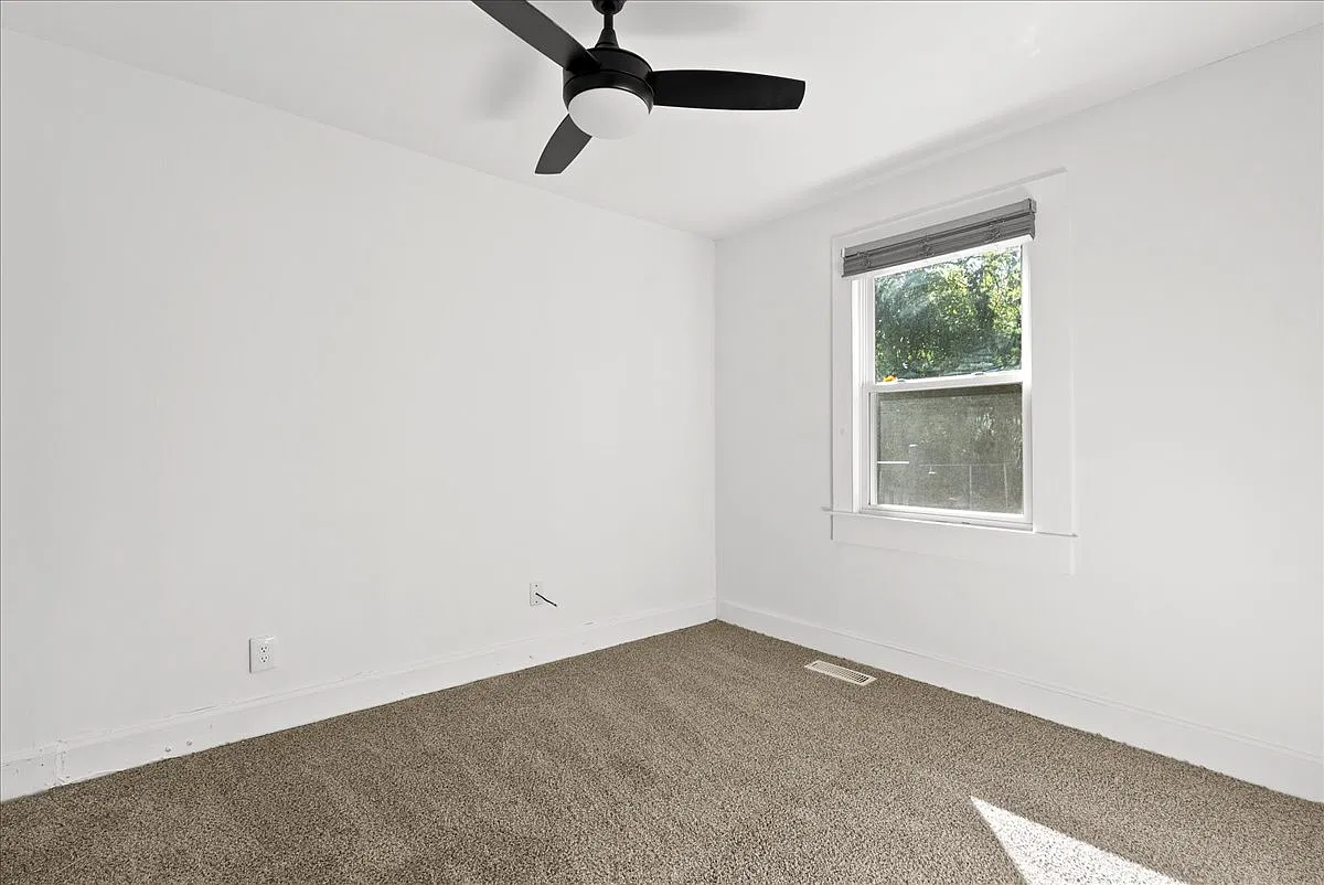 5 bed, 1285 sqft, $2,900 — Photo 4