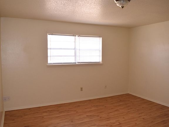 4th image of 1222 Dartmouth St