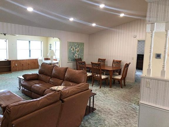 4th image of 5762 W Woodside Dr