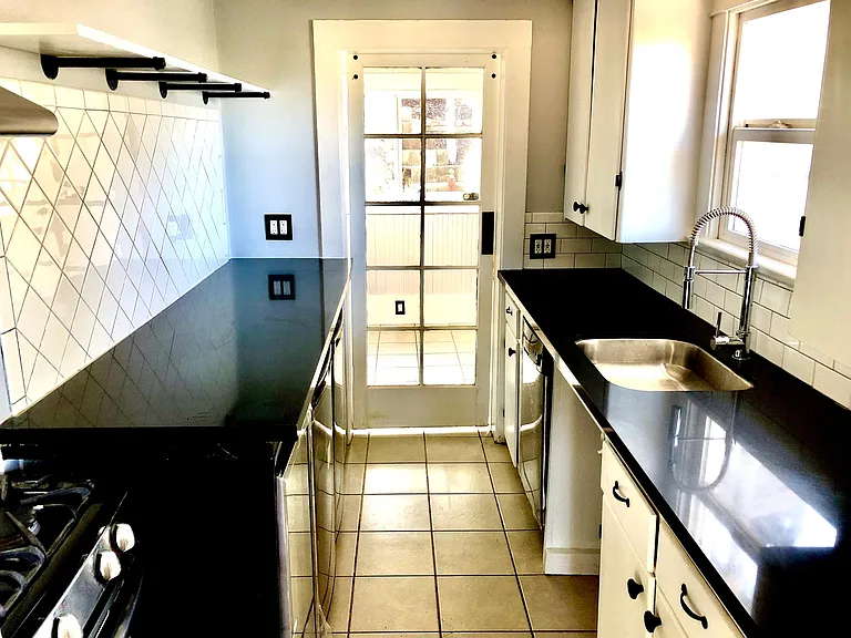 3544 The Paseo — Photo 3