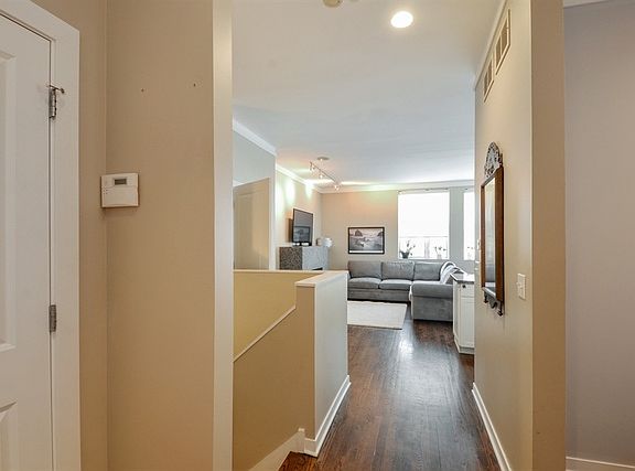 2nd image of 2065 N Kedzie Ave #101
