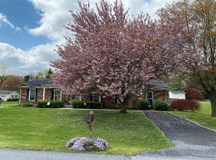 222 Collins Dr, Martinsburg, WV 25403
