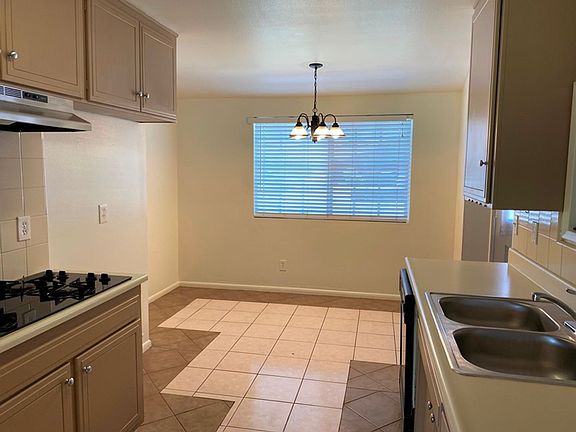 5th image of 802 Stansbury Dr