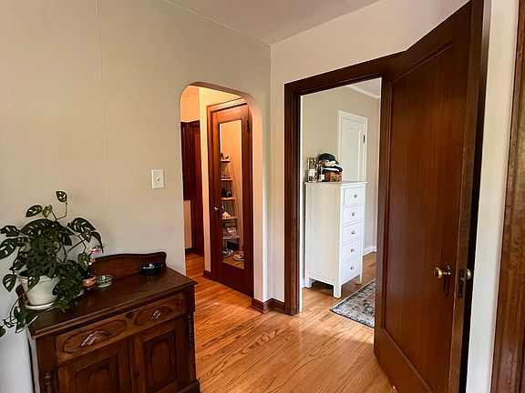 5th image of 956 10th Ave E APT 202