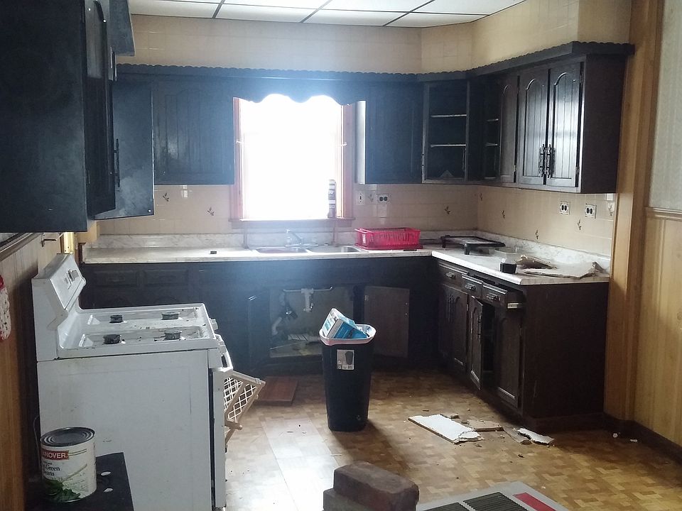 2nd image of 2764 Bergman St
