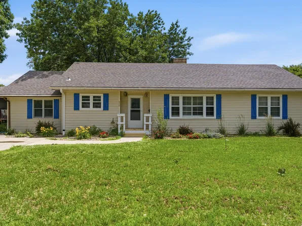 512 Walnut St, Wamego, KS 66547