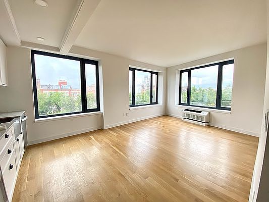2nd image of 409 Eastern Pkwy #5004