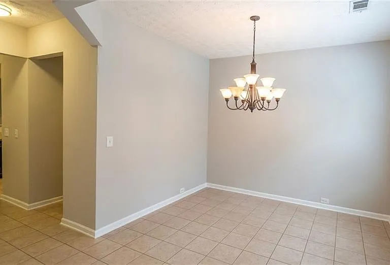 1426 Penhurst Dr — Photo 4