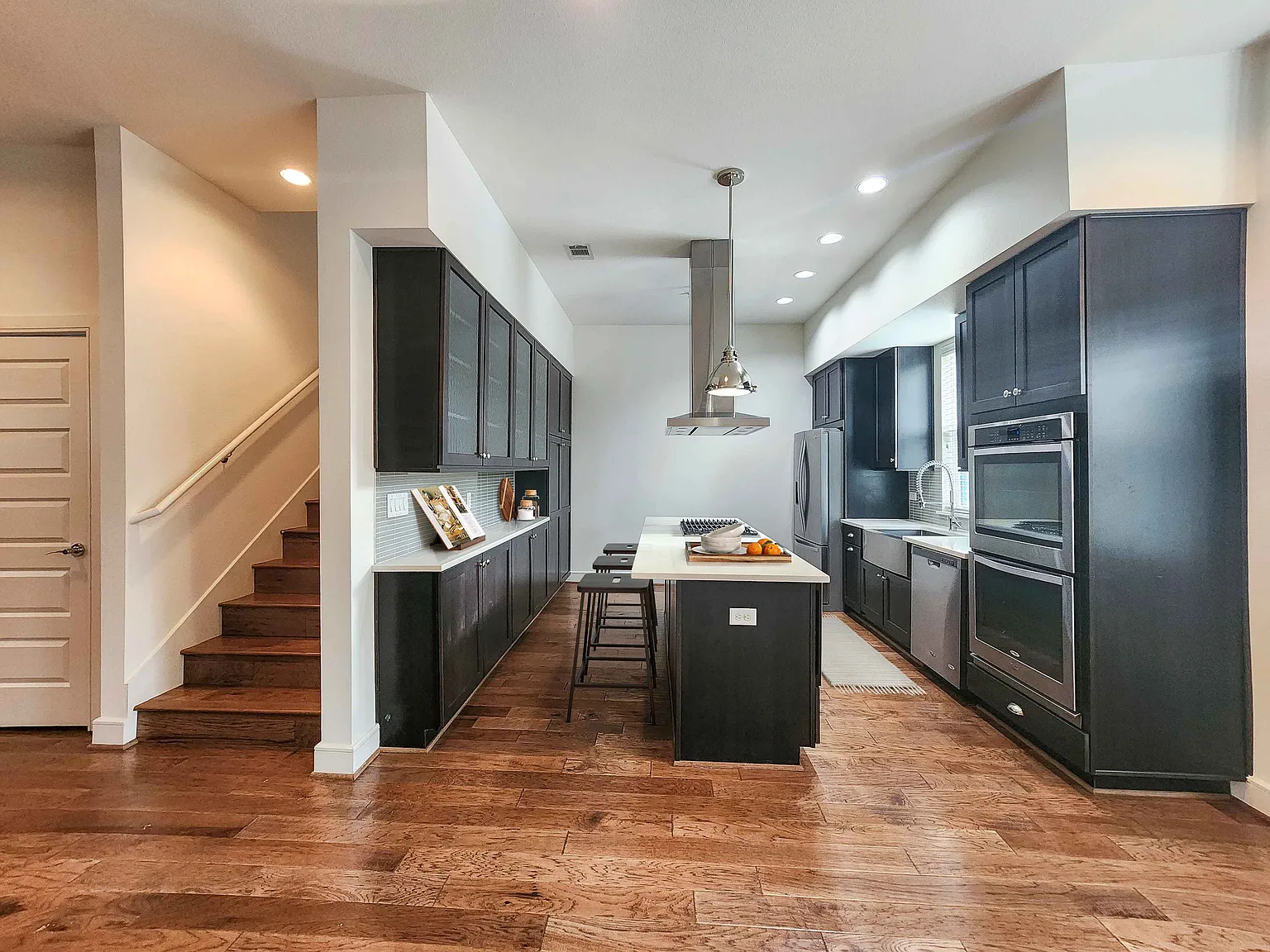3 bed, 3.5 bath, 2300 sqft, $5,538 — Photo 4