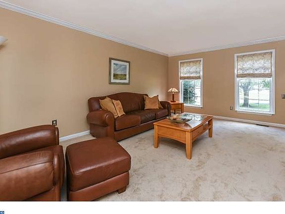 4th image of 150 Ascot Ct