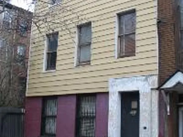 580 Carlton Avenue image 1 of 2