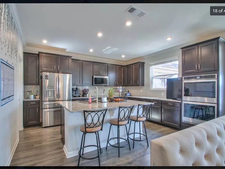 3613 Magpie Ln N — Photo 2