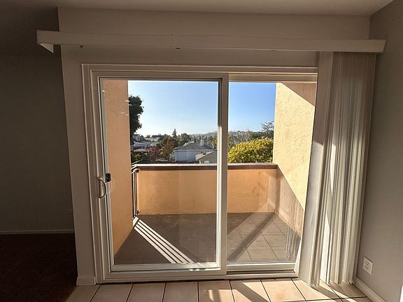 4th image of 986 Warren St #T203