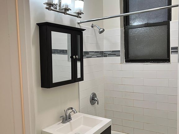 3rd image of 3345 N Marshfield Ave #45-106