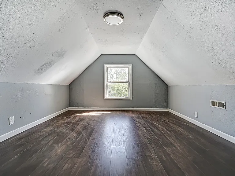 1257 Leonhard St — Photo 29