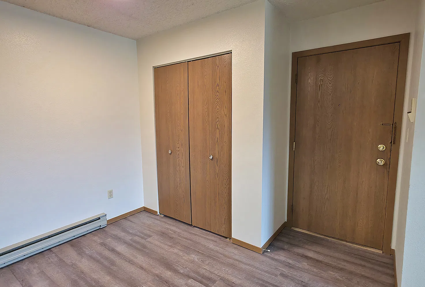 910 Brooklawn Drive — Photo 3