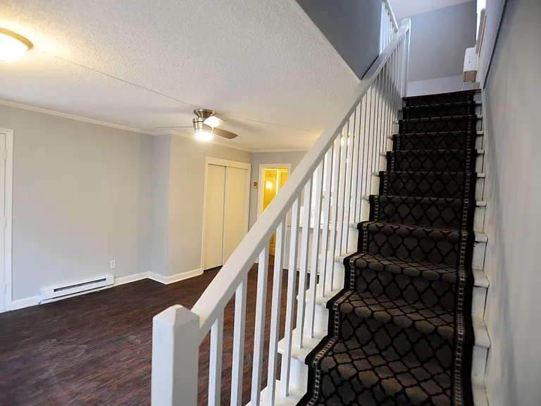 438 S Hawthorne Rd — Photo 6