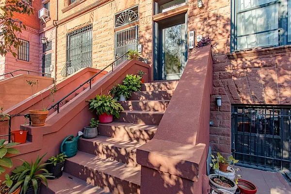 Rented by MySpaceNYC | media 18