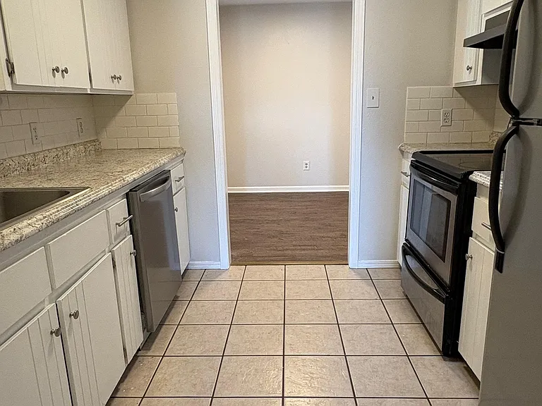5401 NW King Richard Ave #B — Photo 7