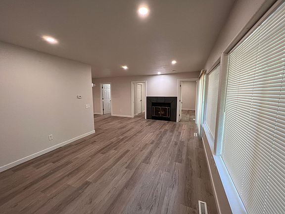 Living Room 
Photo 1