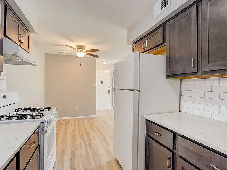 6306 W Lakefield Dr — Photo 5