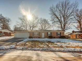 34 Saint George Dr, Belleville, IL 62221