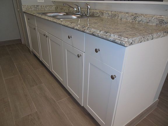 4th image of 206 E Tiffany Dr APT 2