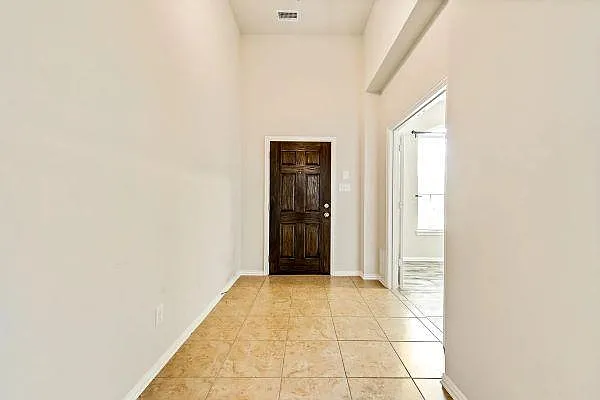 3 bed, 2338 sqft, $2,845 — Photo 4
