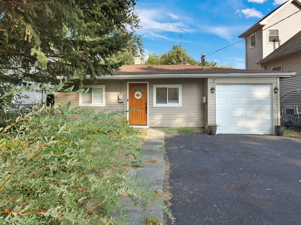17 N Channel Dr, Round Lake Beach, IL 60073
