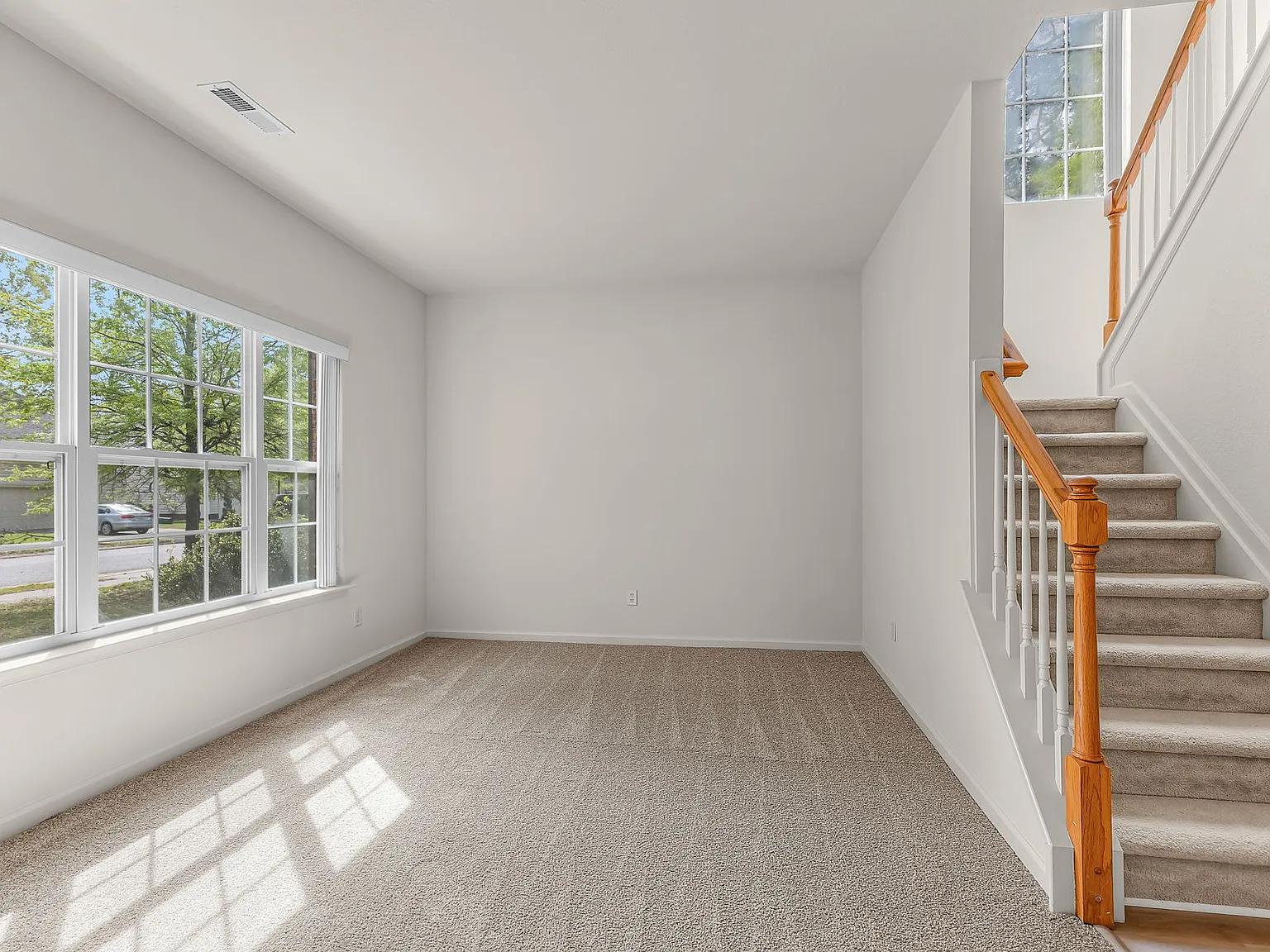 4 bed, 2.5 bath, 2693 sqft, $3,000 — Photo 4