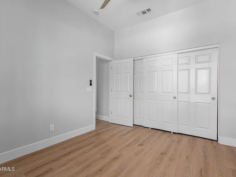 13711 W Tara Ln — Photo 16