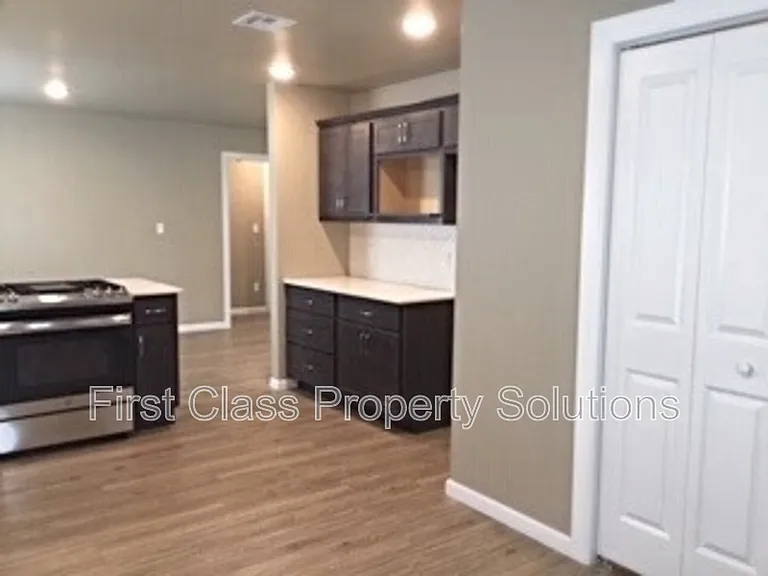 7001 NW 45th St — Photo 8