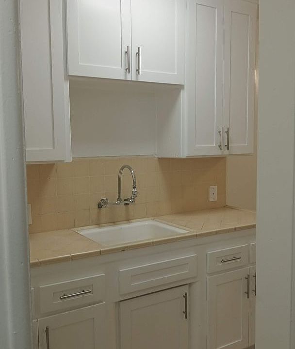 1st image of 424 E Pine St APT 11