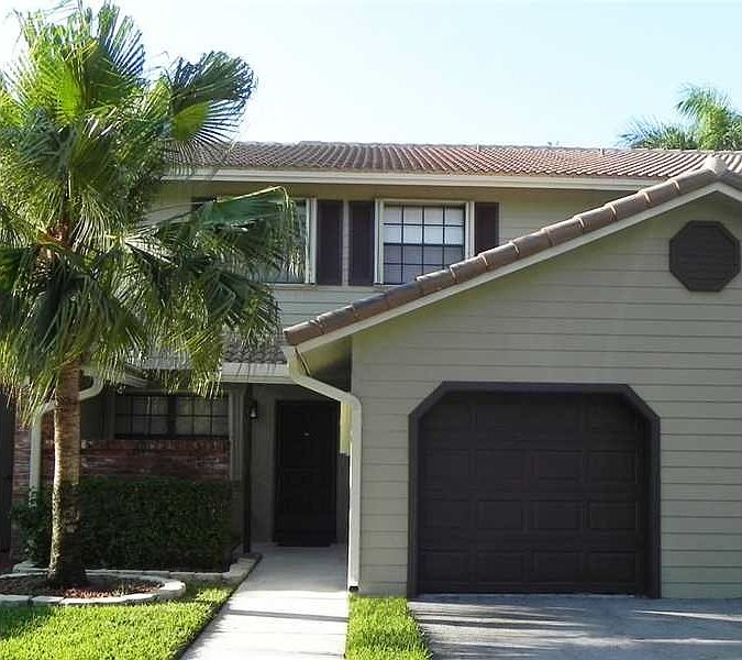 1st image of 9039 Vineyard Lake Dr