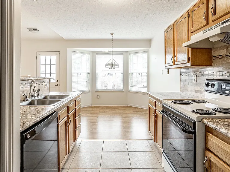 1911 Maple Park Dr — Photo 6