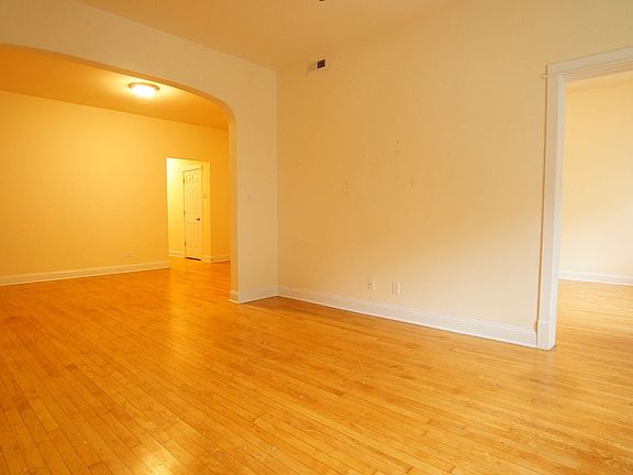 4th image of 2643-2651 N Milwaukee Ave #26512