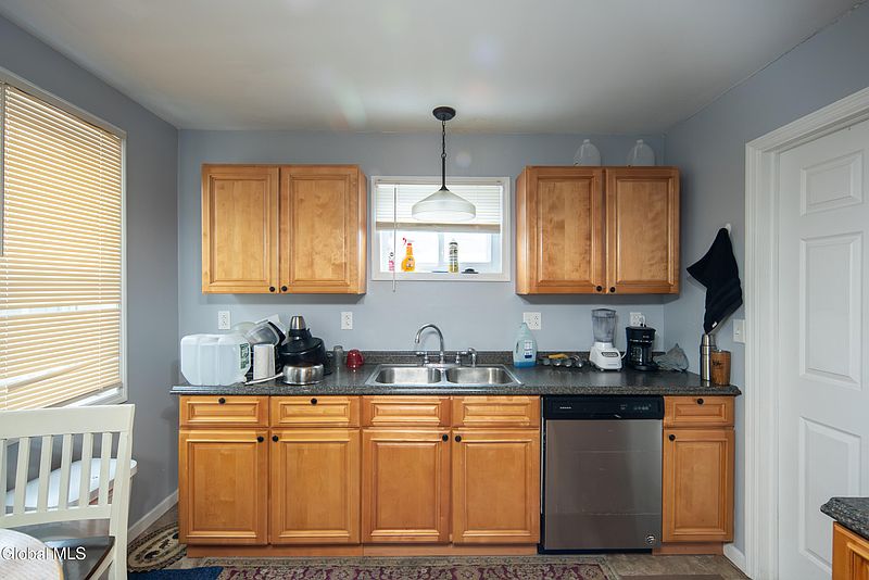 3rd image of 94 Howard Street
