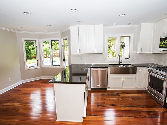 42" white shkaker cabinets