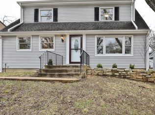 39 E Glenwood Ln, Saint Louis, MO 63122