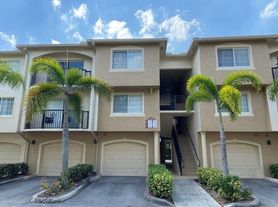 1100 Crestwood Ct S, Royal Palm Beach, FL