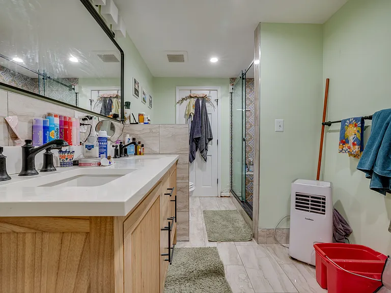 200 Jefferson Ave #1 — Photo 10
