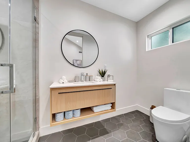 6747 Colgate Ave — Photo 50