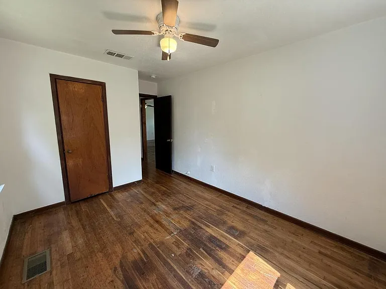 1004 S 3rd St — Photo 20